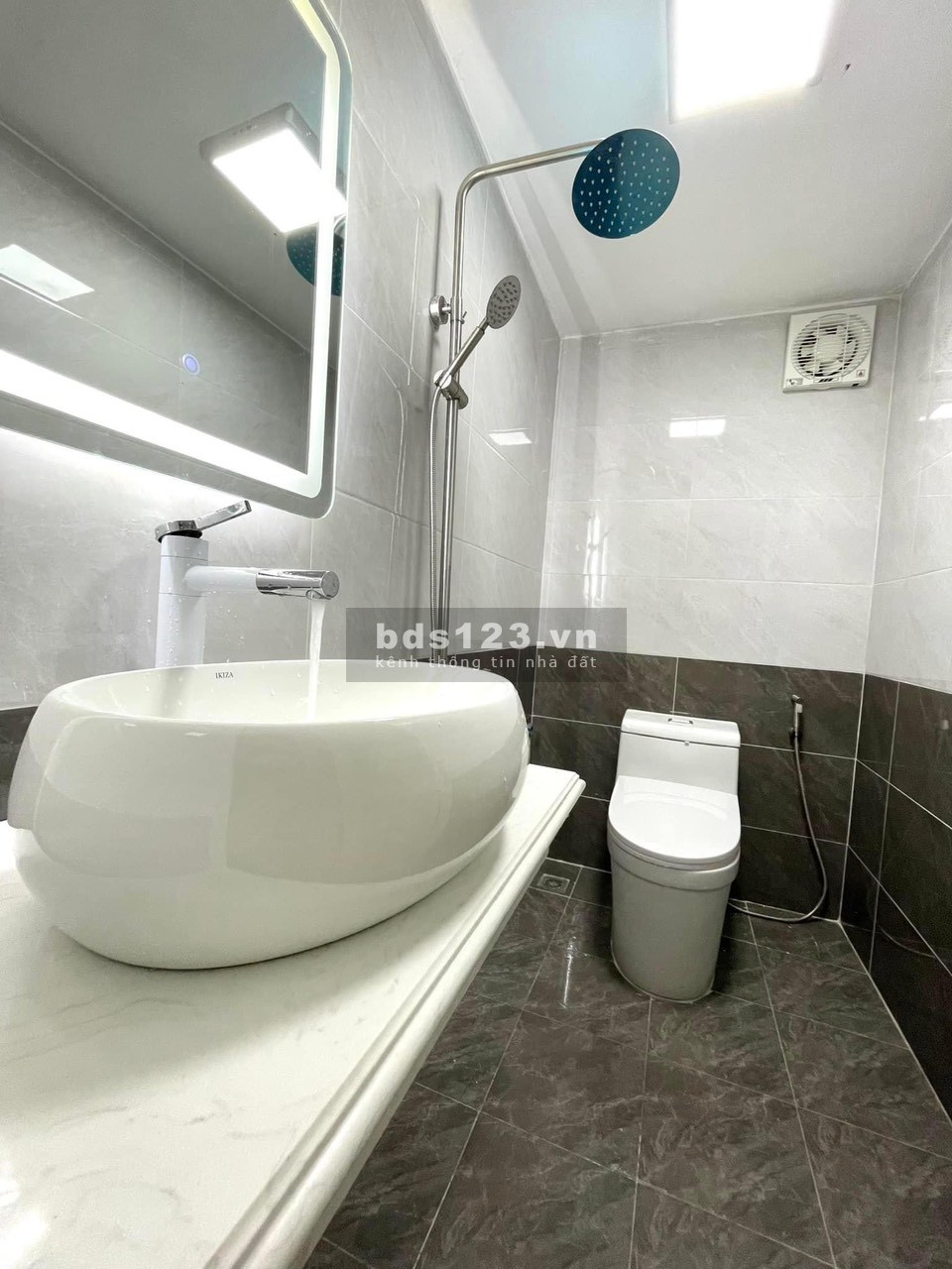 Bán nhà Thanh Xuân giá 4.09 tỷ 10m ra ô tô tránh gần ngay hồ 3 phút ta ngã tư Sở