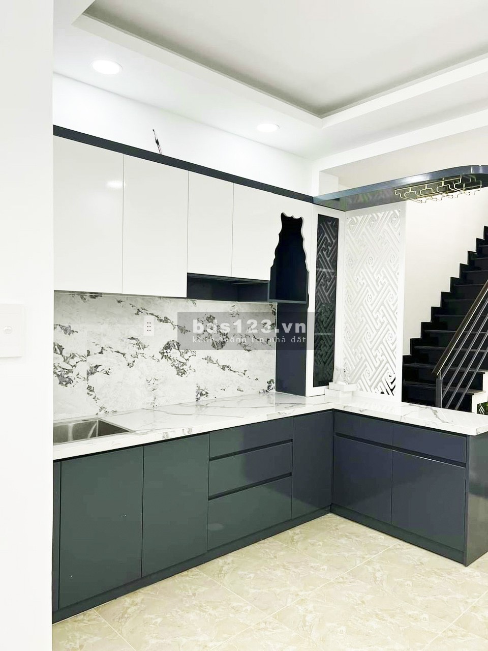 Bán nhà đẹp mặt tiền hẻm xe hơi 861 đường Trần Xuân Soạn, phường Tân Hưng, Quận 7.