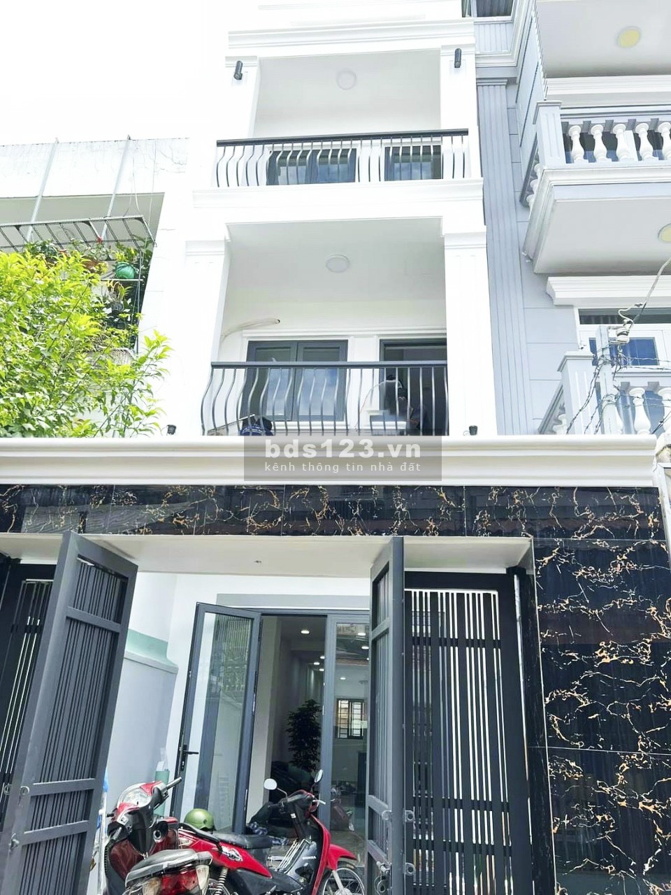 Bán nhà đẹp mặt tiền hẻm xe hơi 861 đường Trần Xuân Soạn, phường Tân Hưng, Quận 7.