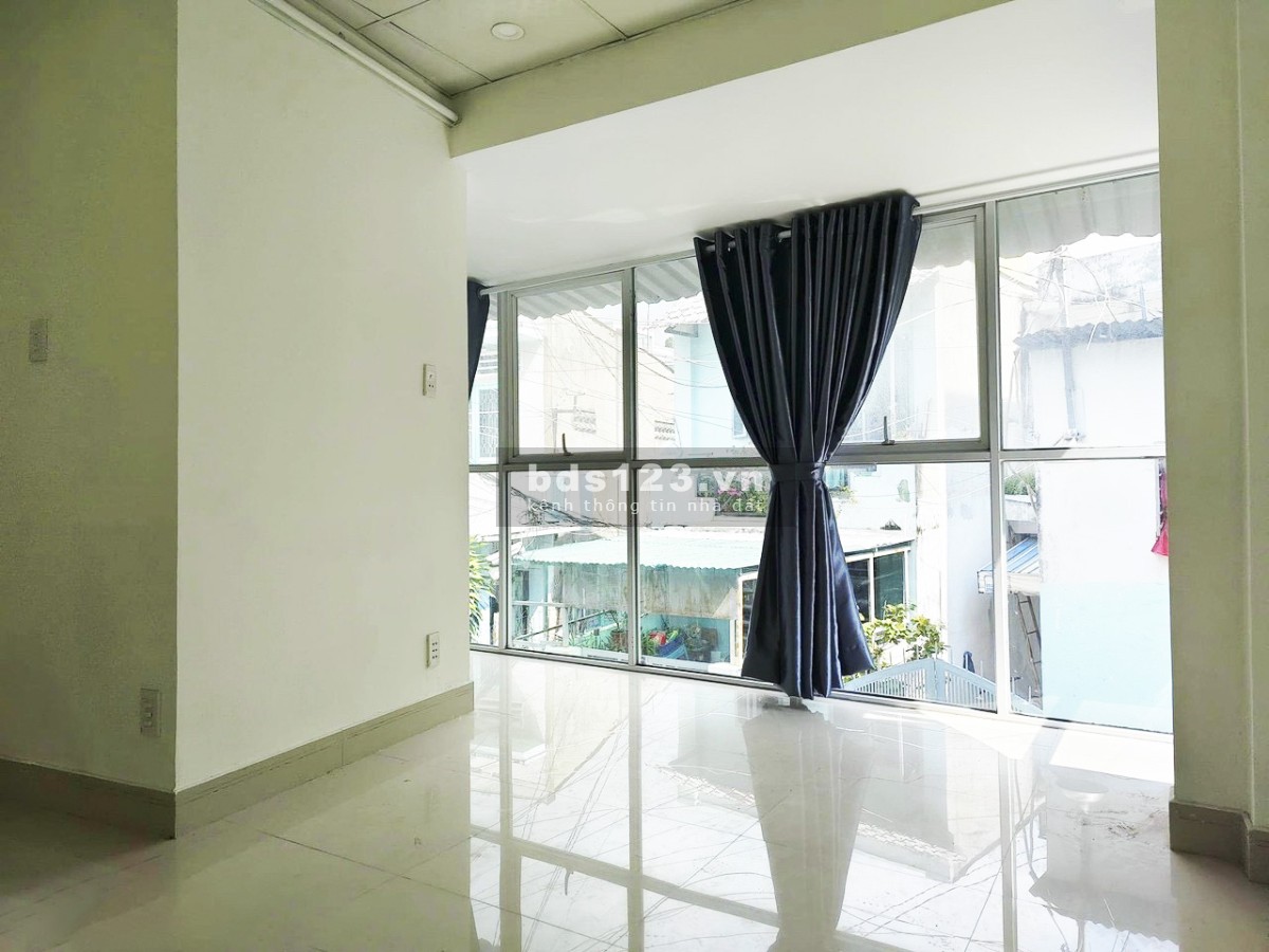 Bán nhà đẹp mặt tiền hẻm xe hơi 861 đường Trần Xuân Soạn, phường Tân Hưng, Quận 7.