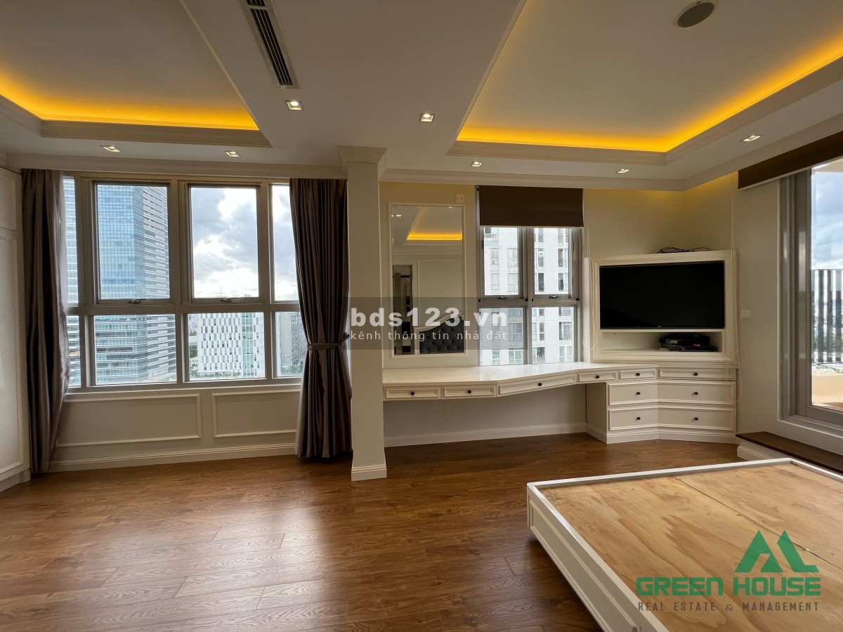 Chính chủ cần bán Penthouse Star Hill 306m2, 5PN, 4WC view siêu đẹp PMH, Full NT cao cấp