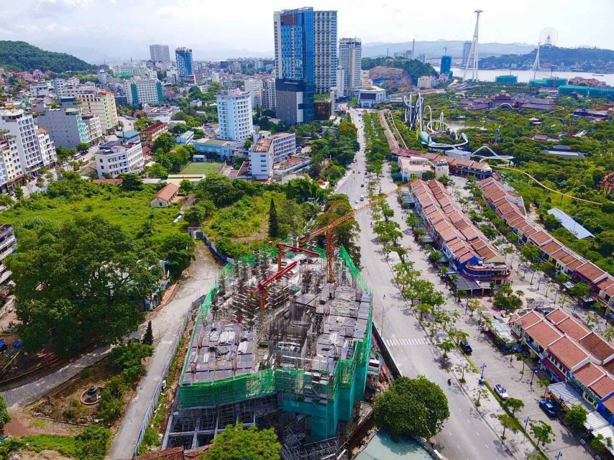 Căn hộ trung tâm Bãi Cháy, đối diện Sun World - bàn giao gần full nội thất 5 sao cho KH