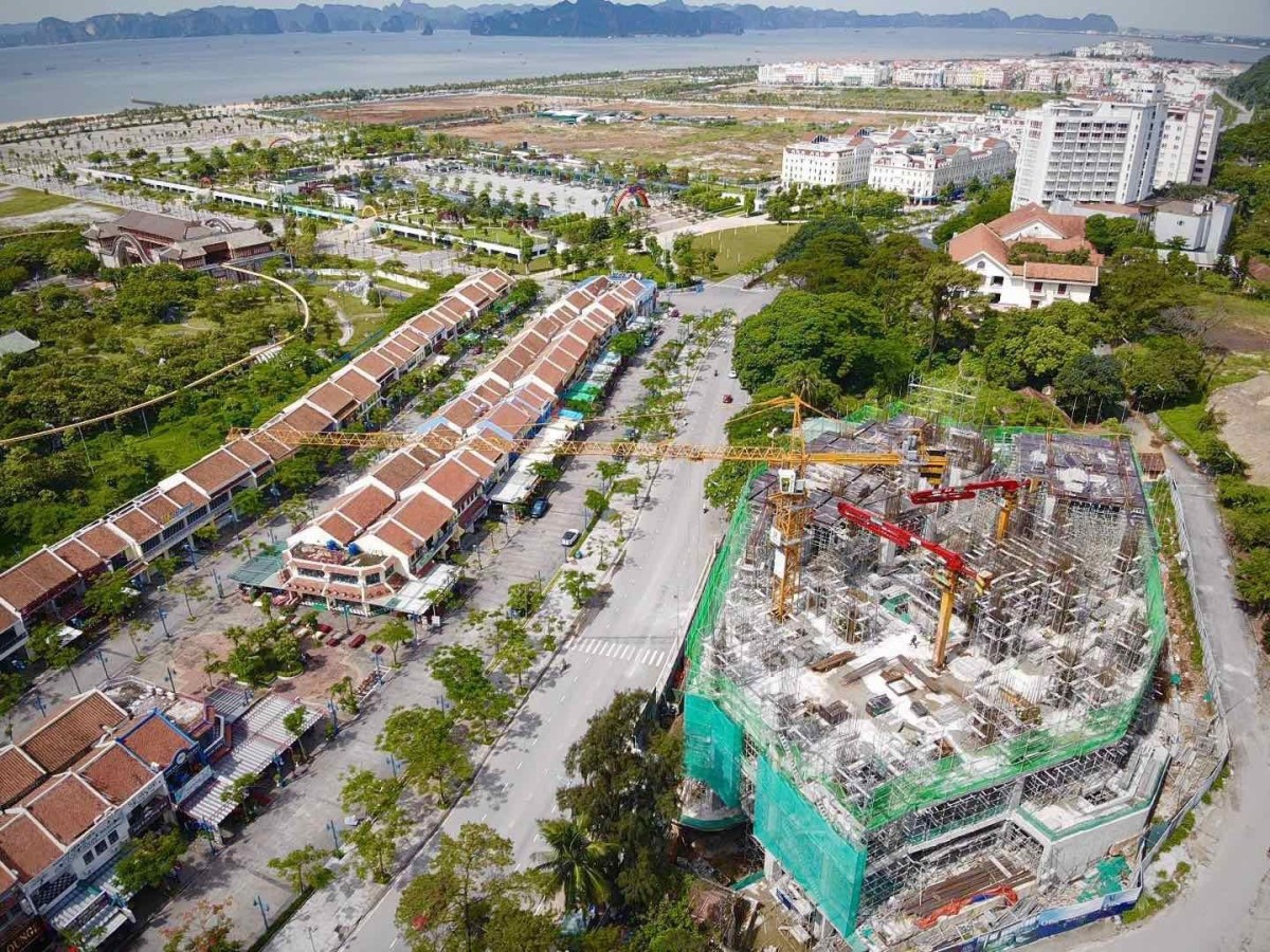 Căn hộ trung tâm Bãi Cháy, đối diện Sun World - bàn giao gần full nội thất 5 sao cho KH
