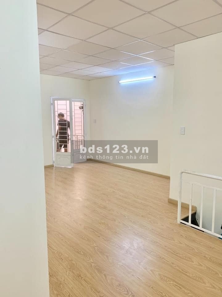 Nhà 1 trệt 1 lầu diện tích sử dụng 48m2 ngay ga Sài Gòn giá bán 1 tỷ 490 TL