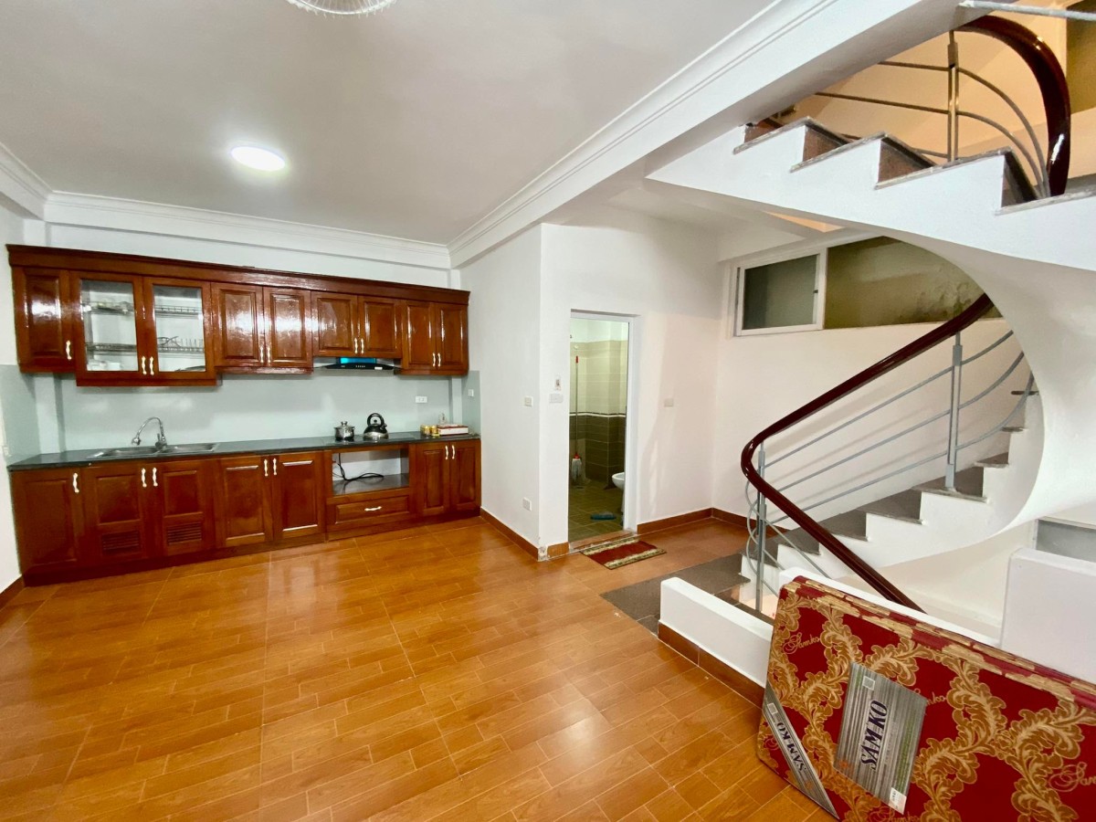 Chính chủ nhà Láng Hạ 40m2 x 6T, ô tô, 2 thoáng, thiết kế châu Âu, nhỉnh 4 tỷ.