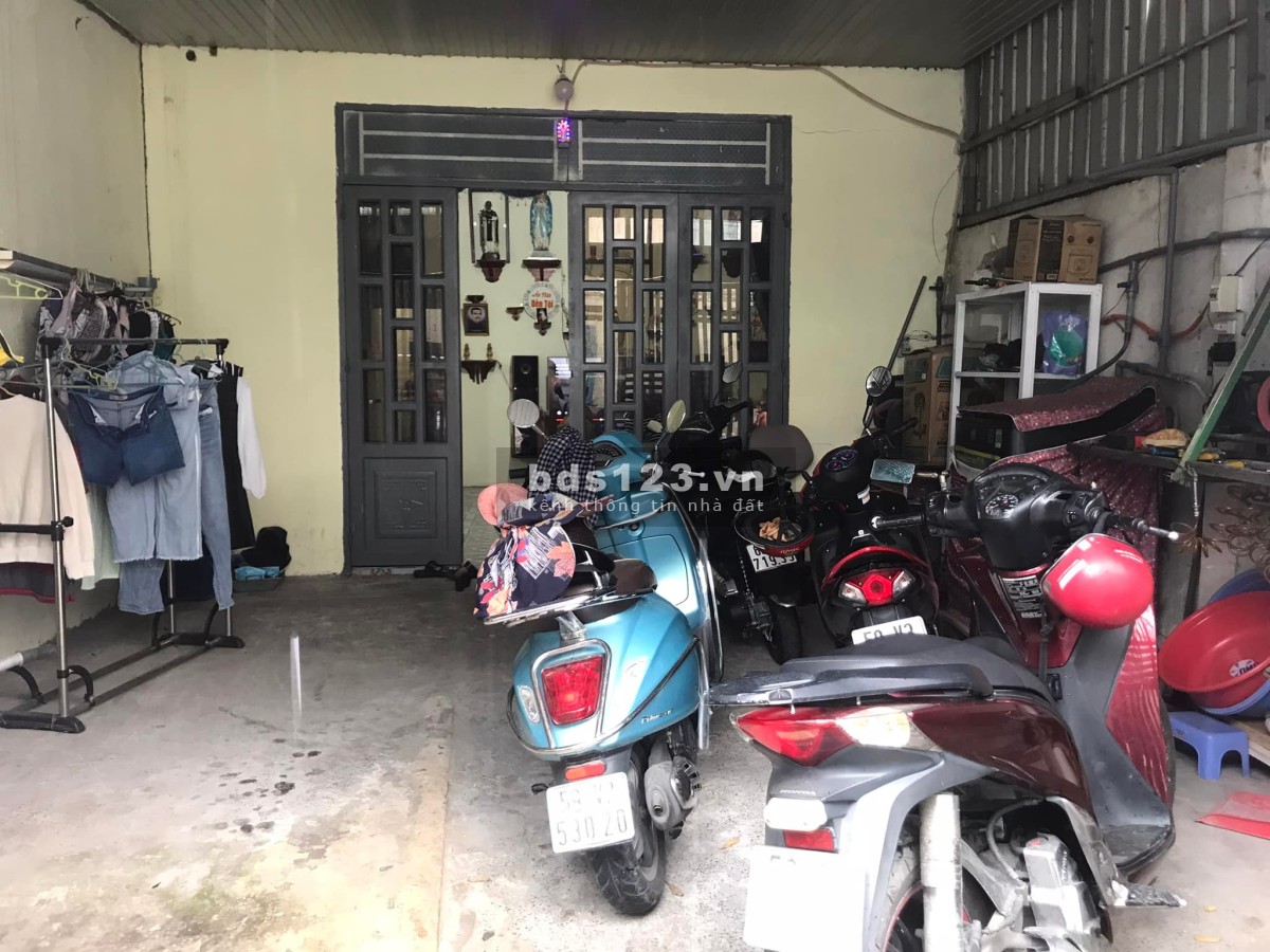 Cần bán nhà Hóc Môn giáp Quận 12 nhà cách đường Đặng Thúc Vịnh chỉ 100m