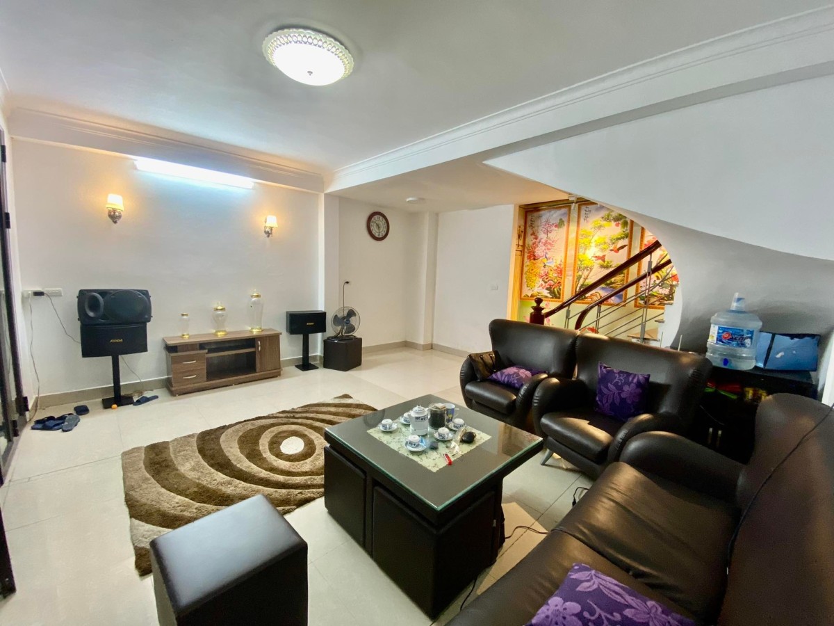 Chính chủ nhà Láng Hạ 40m2 x 6T, ô tô, 2 thoáng, thiết kế châu Âu, nhỉnh 4 tỷ.