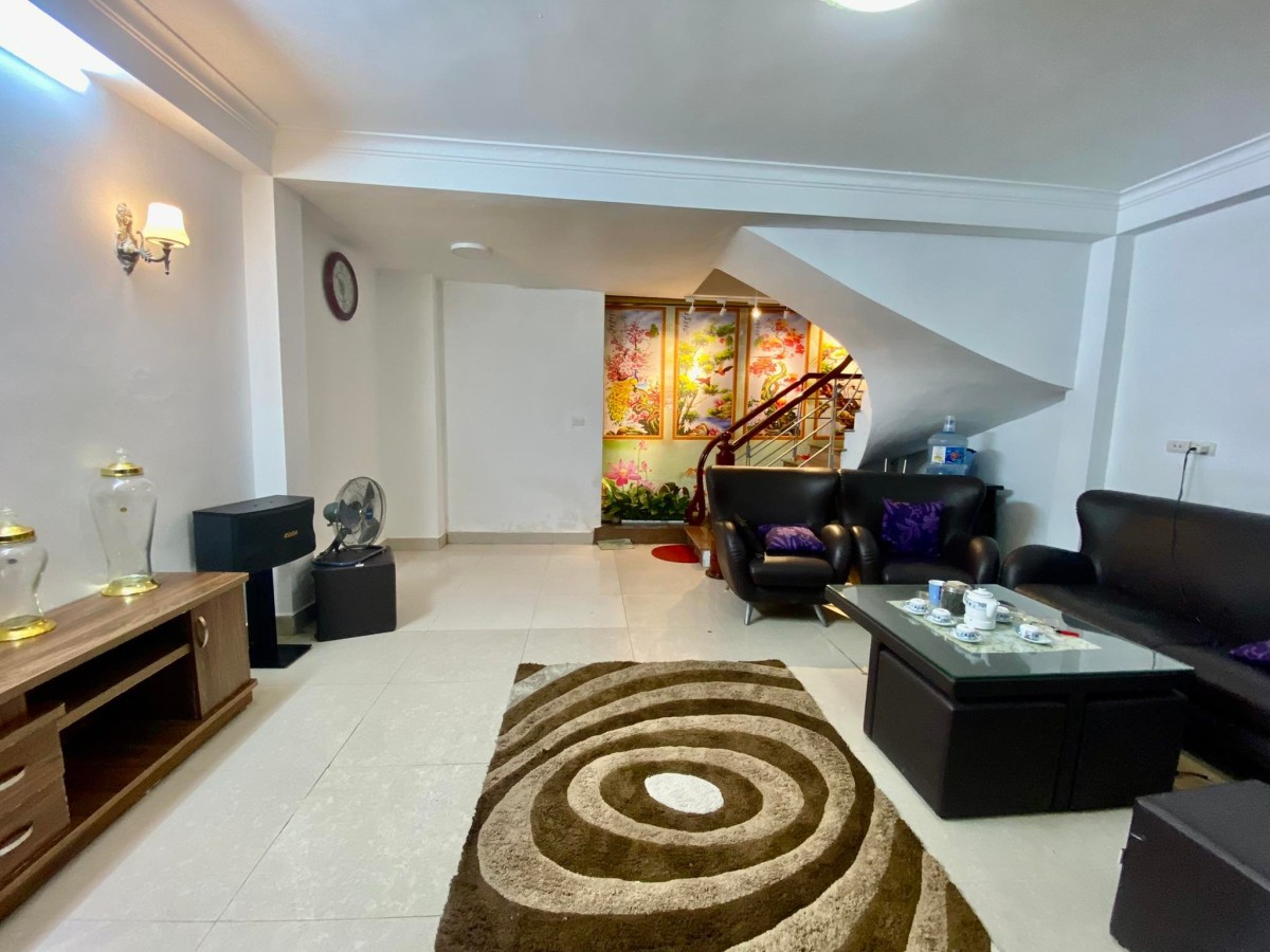 Chính chủ nhà Láng Hạ 40m2 x 6T, ô tô, 2 thoáng, thiết kế châu Âu, nhỉnh 4 tỷ.