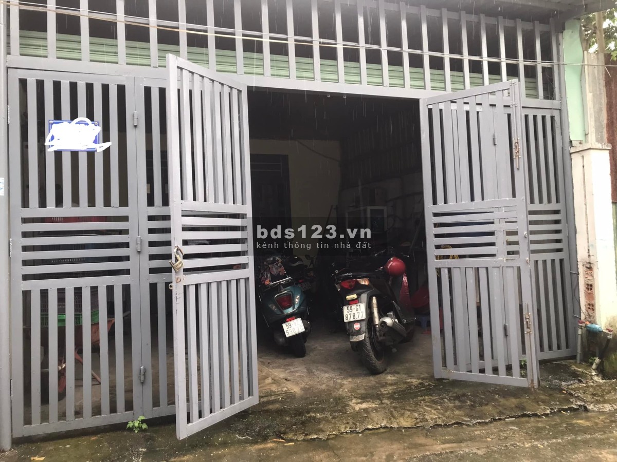 Cần bán nhà Hóc Môn giáp Quận 12 nhà cách đường Đặng Thúc Vịnh chỉ 100m