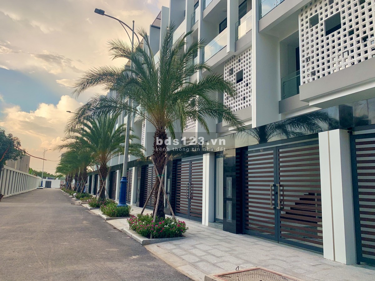 Bán nhà phố Precia Riverside Quận 2 tặng 2 năm phí quản lý hỗ trợ vay 70%