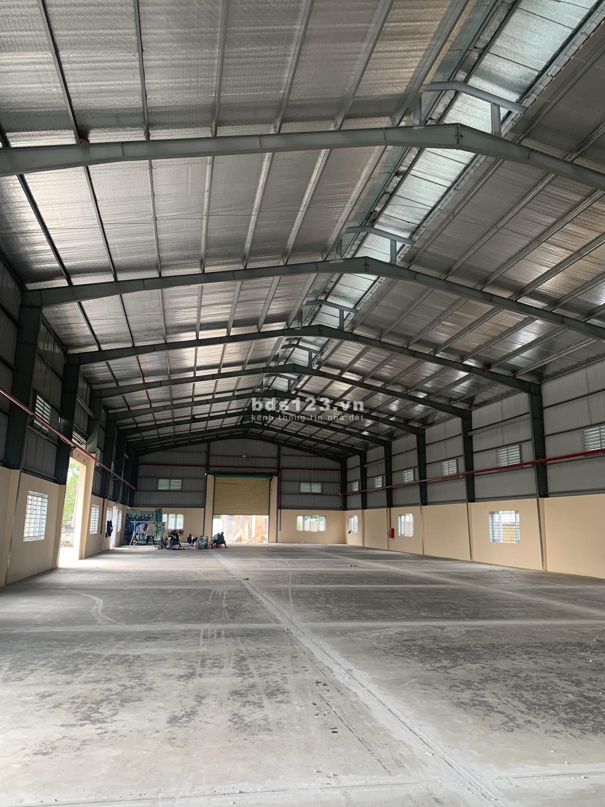 Cho thuê kho mới dtsd 4400m2 mặt tiền Nguyễn Hữu Trí, Bến Lức, Long An.