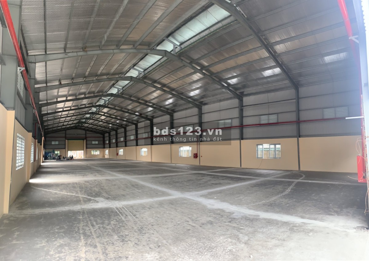 Cho thuê kho mới dtsd 4400m2 mặt tiền Nguyễn Hữu Trí, Bến Lức, Long An.