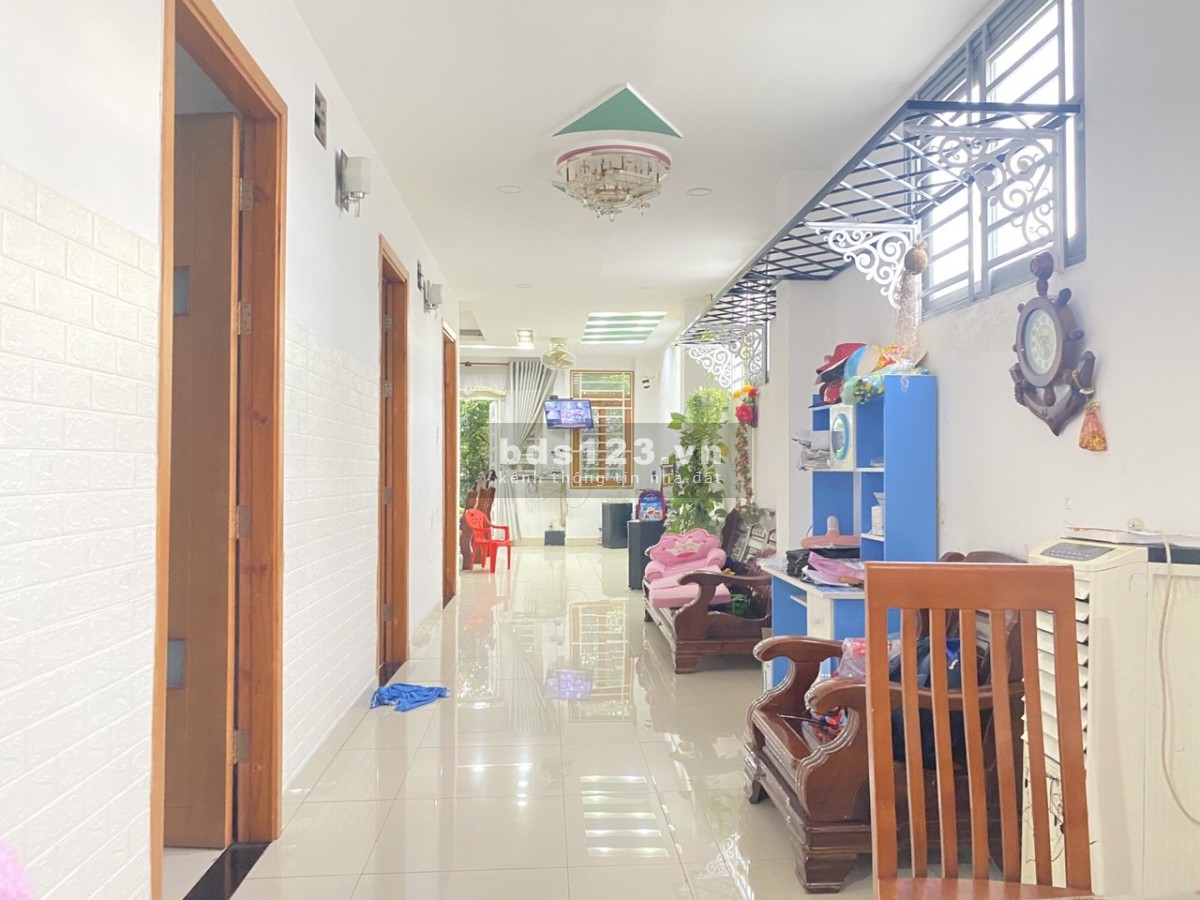 Bán Gấp Nhà HXH Phường Phước Long B Quận 9 Thủ Đức, DT 200m2 Giá Giảm Mạnh 18 Tỷ 1
