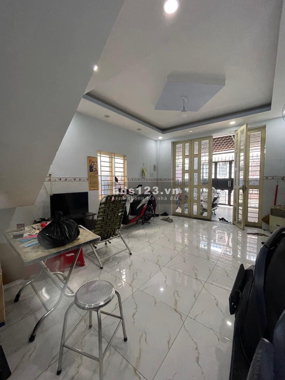 Nhà Luỹ Bán Bích hẻm ngắn 1 xẹt, xe hơi ra vào Quận Tân Phú, dt 5x17m, giá 6.05 tỷ