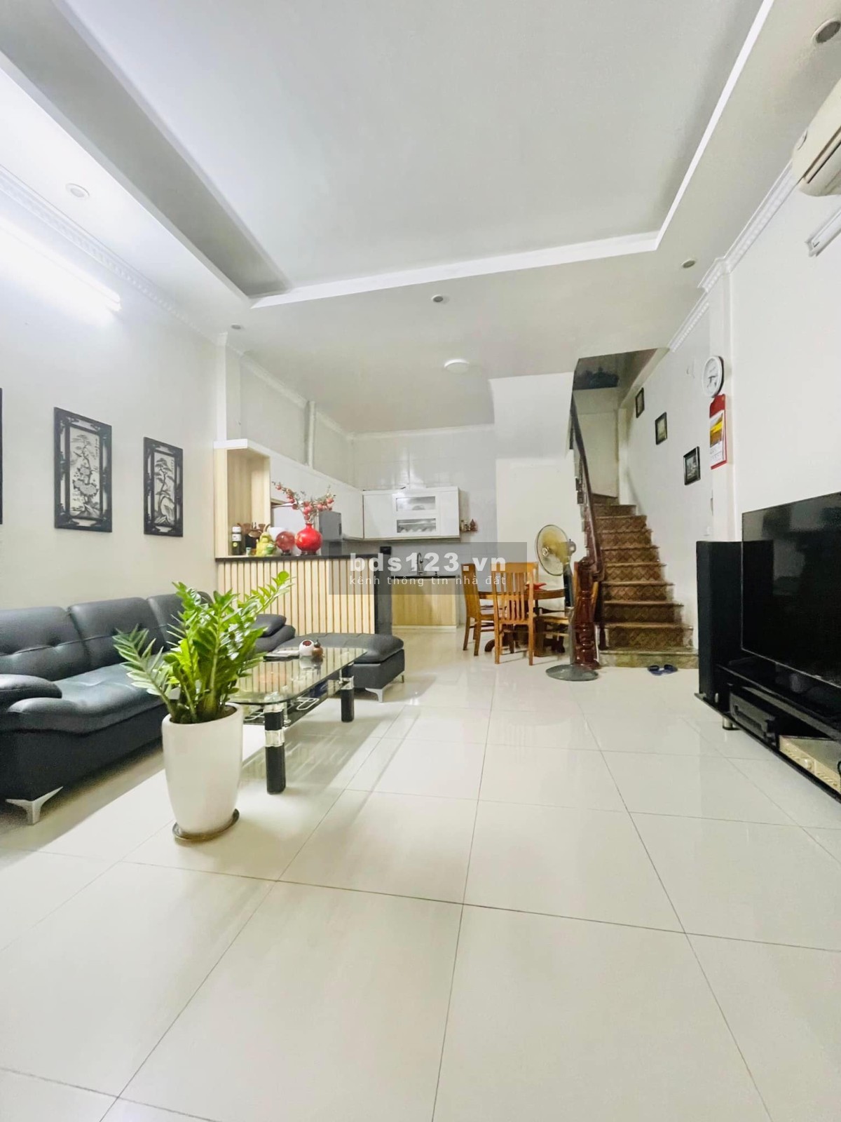 Cực hiếm chỉ có 1 căn duy nhất ở Văn Cao, Ba Đình, dt 46m2, giá 4.5 tỷ 4 tầng cách đường ô tô 30m