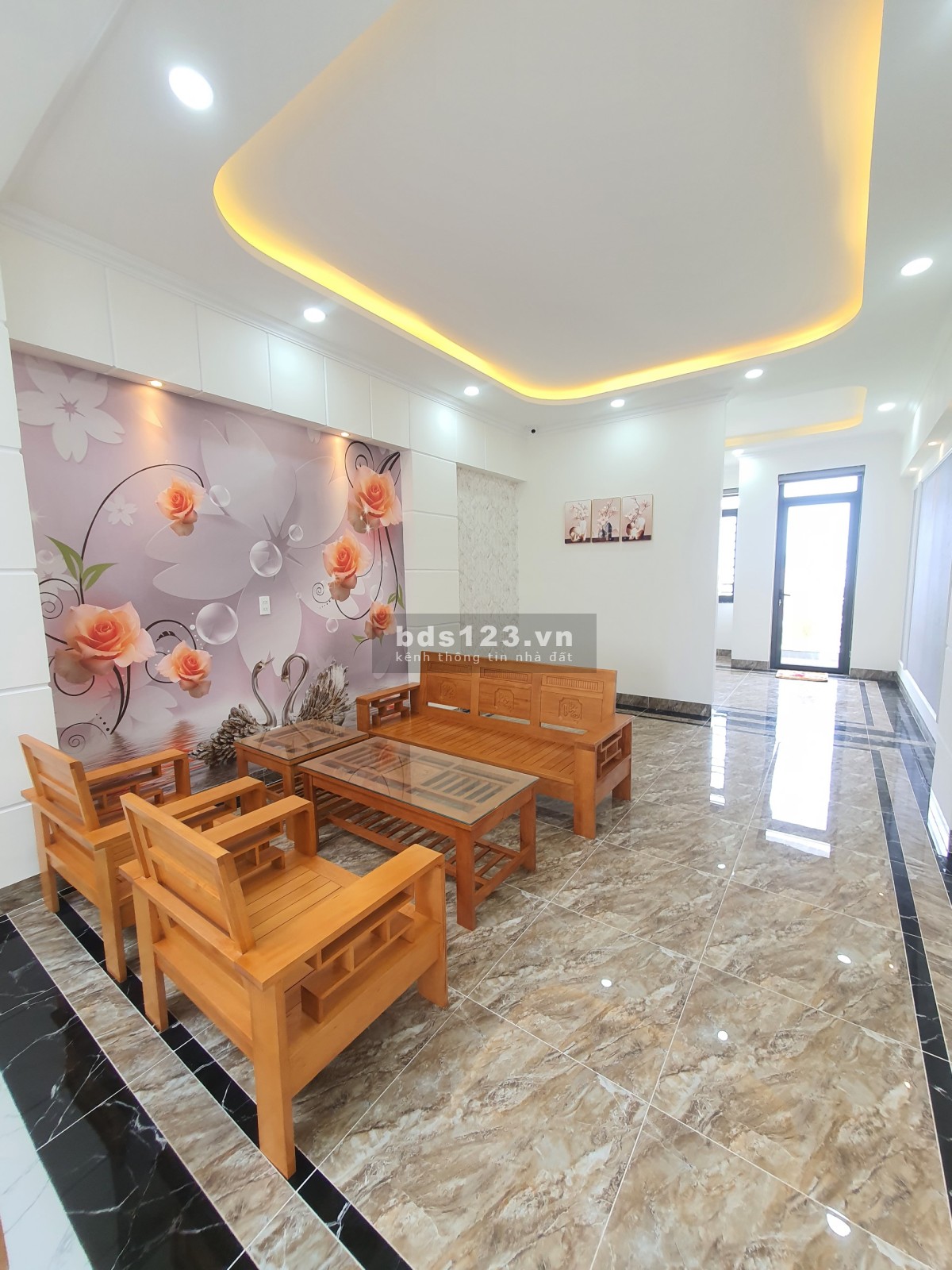 Bán Nhà 1 Trệt 3 Lầu Mới Xây MT Công Viên PHT 10, Dĩ An Đầy Đủ Tiện Nghi. LH: 0933 074 278 Trân