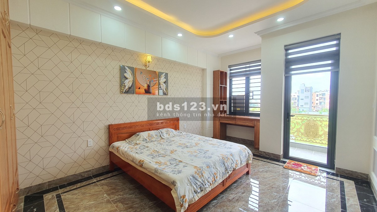 Bán Nhà 1 Trệt 3 Lầu Mới Xây MT Công Viên PHT 10, Dĩ An Đầy Đủ Tiện Nghi. LH: 0933 074 278 Trân