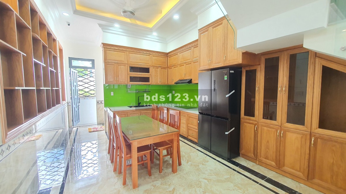 Bán Nhà 1 Trệt 3 Lầu Mới Xây MT Công Viên PHT 10, Dĩ An Đầy Đủ Tiện Nghi. LH: 0933 074 278 Trân