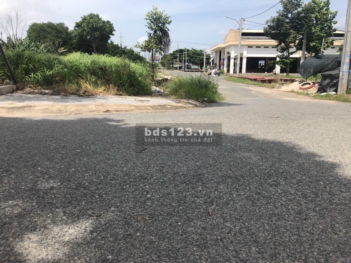 Cần bán lô góc 3 mặt tiền Đỗ Nhuận, diện tích 180m2, full thổ cư