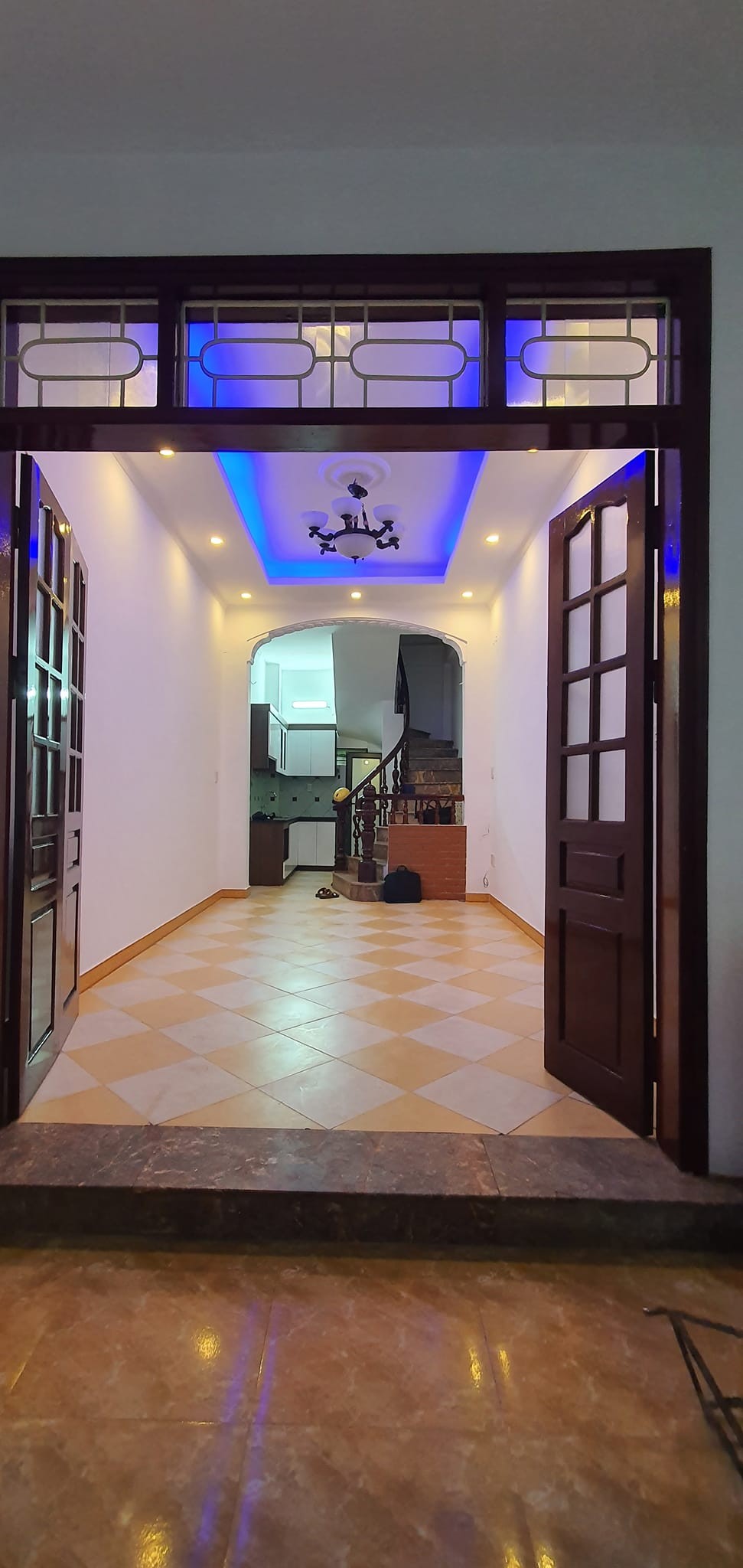 Bán nhà đẹp 2 mặt thoáng vào ở luôn, ngõ thông rộng 5 tầng khép kín