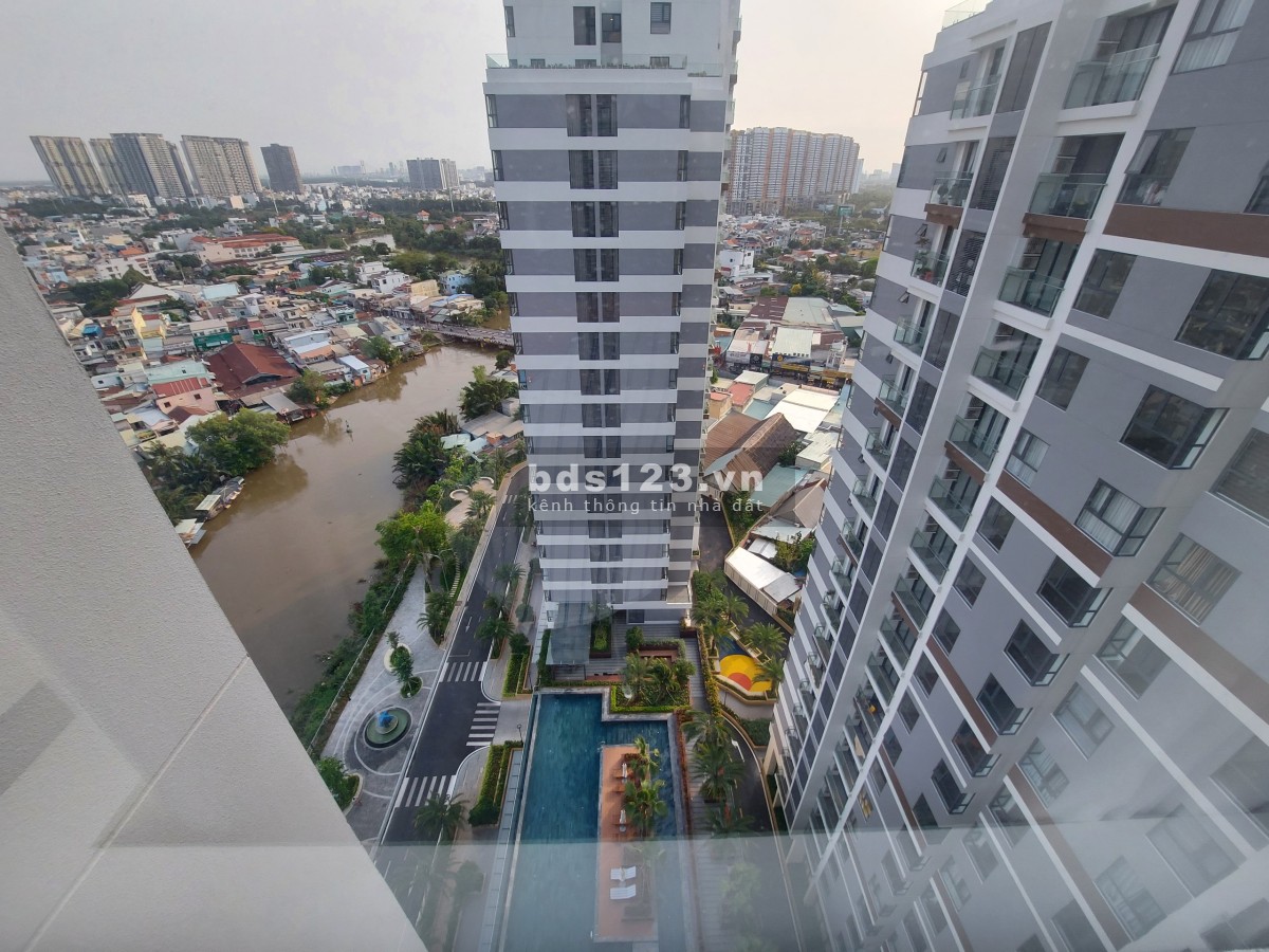 Nợ ngân hàng bán gấp căn hộ 2PN D Lusso, DT 71m2, view sông, 4.2 tỷ, 0903681920