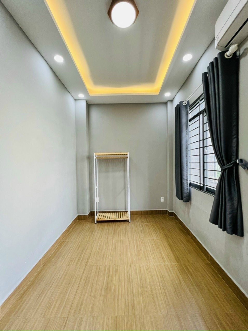 Nhà hiếm Dương Quảng Hàm DT 44m² giá chỉ 5,9 tỷ đồng, lh 0945715802