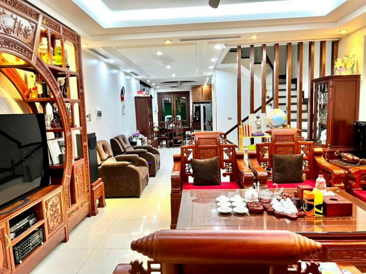 Bán nhà 5 tầng diện tích 75m2, Tư Đinh, gara ô tô tránh, giá 7.6 tỷ, lh 0912677029