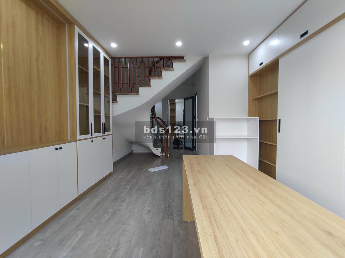 Bán nhà Trần Cung 5 tầng đúc ngõ thông tứ phía giá chỉ 4.8 tỷ, lh 0966131089
