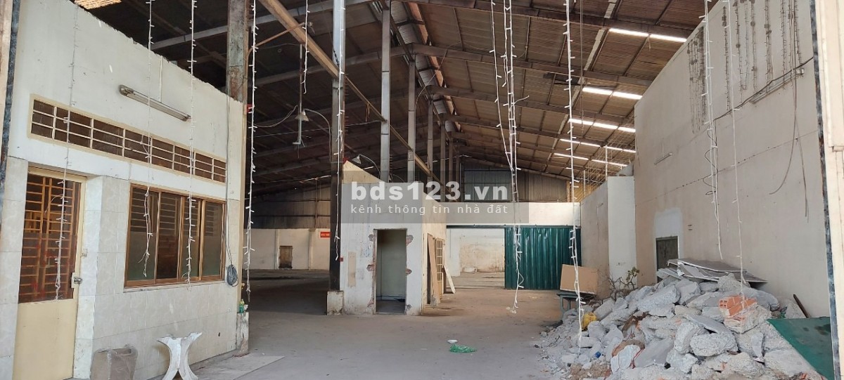 Cho thuê kho xưởng 1800m2 gần sân bay Tân Sơn Nhất đường Trường Chinh, P. Tây Thạnh, Quận Tân Phú