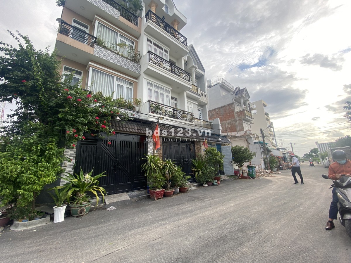 Bán lô đất mặt tiền ven sông Sài Gòn ngay Quốc Lộ 13, Thủ Đức, dt 56.7m2, đường 8m, giá 5 tỷ