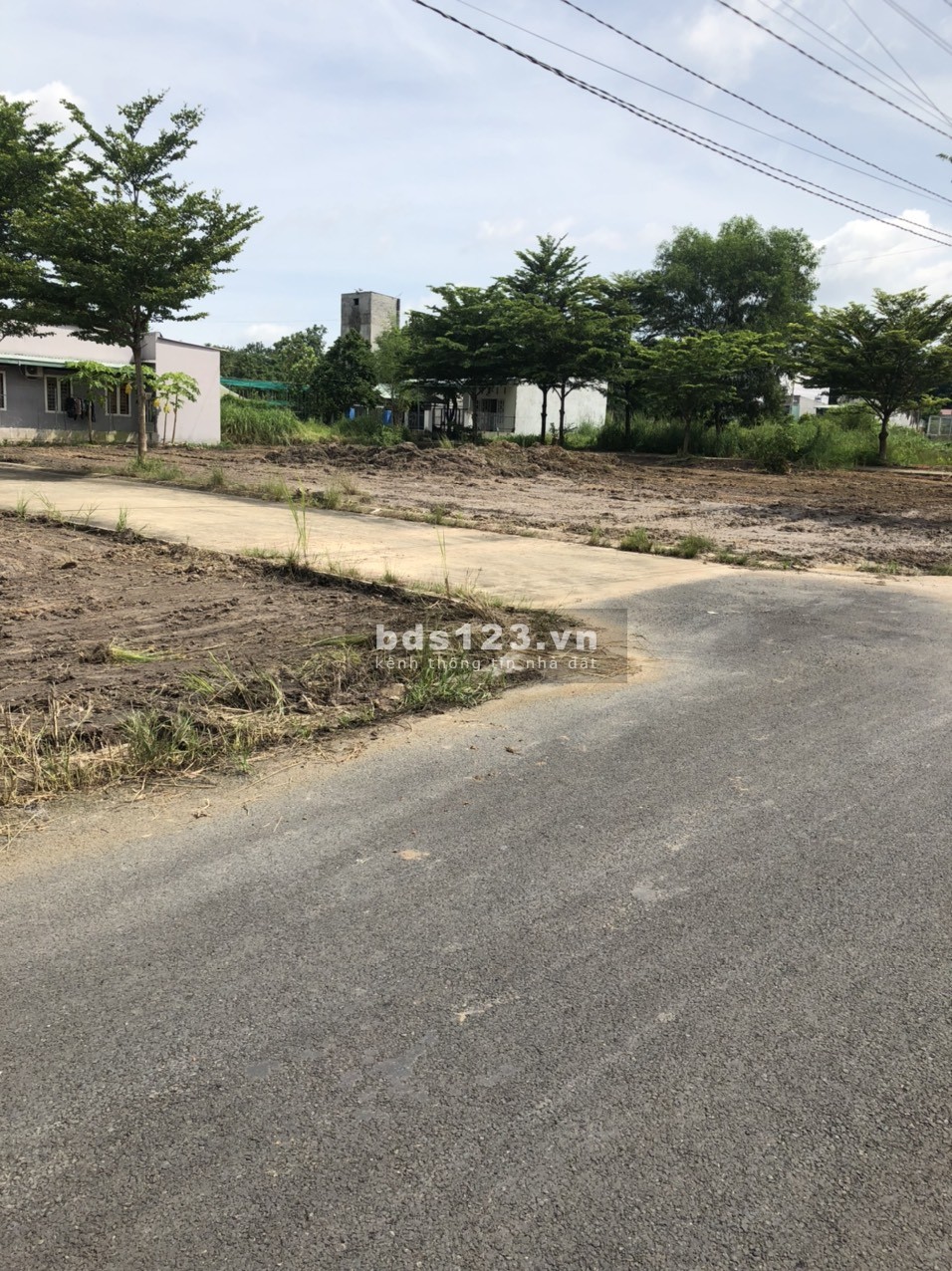 Cần bán căn trọ mới xây dựng và lô đất nền ở Mỹ Phước 3 gần chợ chính chủ sổ hồng vợ đứng tên