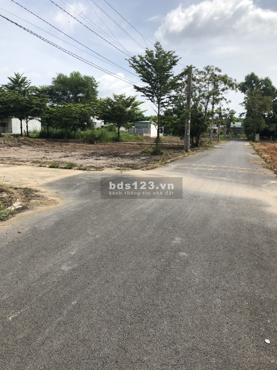 Cần bán căn trọ mới xây dựng và lô đất nền ở Mỹ Phước 3 gần chợ chính chủ sổ hồng vợ đứng tên