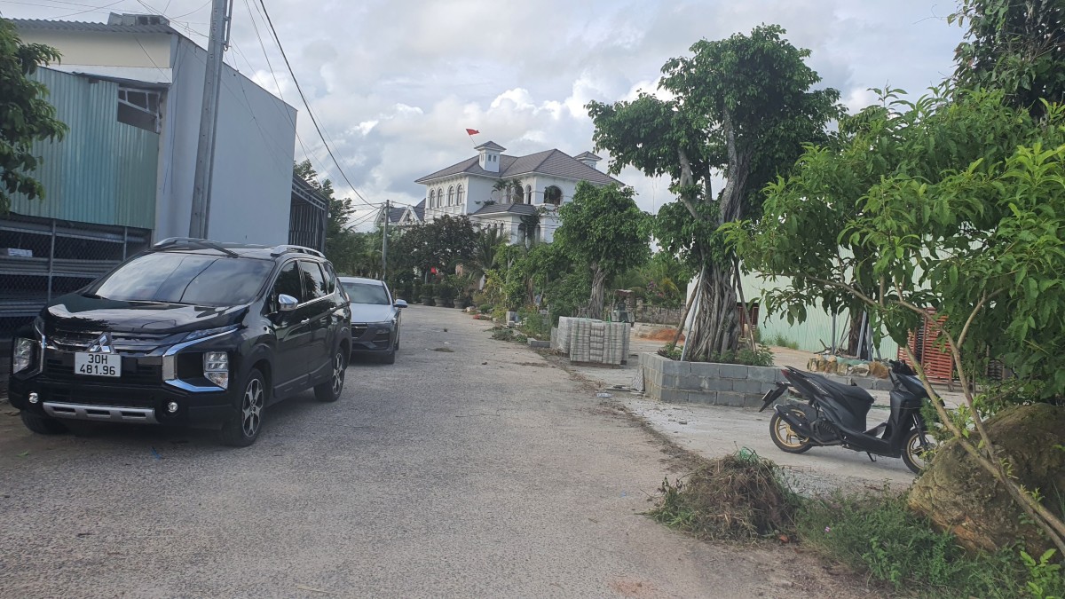 Bán lô đất khu biệt thự Suối Sim, diện tích 216m2 sẵn sổ giá tốt