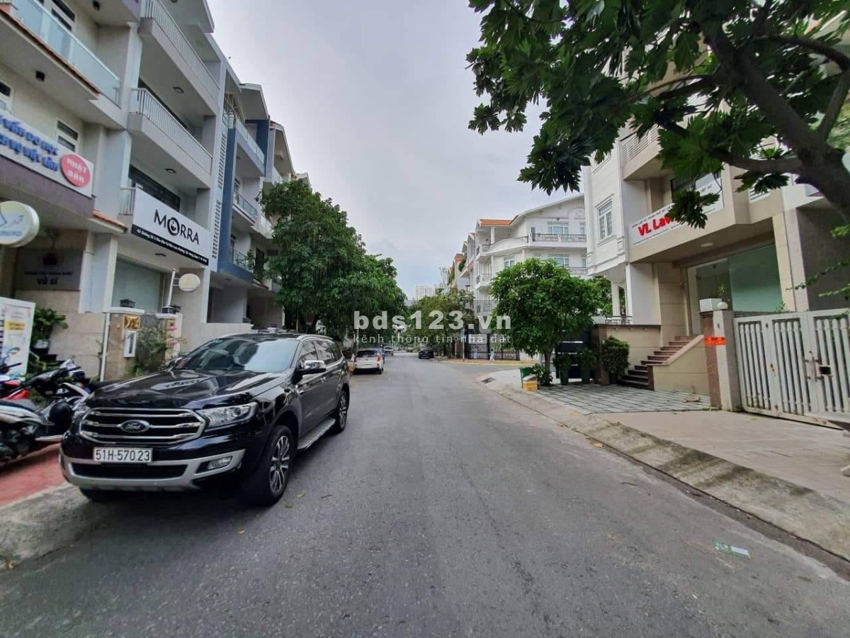 Nhà hiếm bán khu Himlam Nguyễn Thị Thập diện tích 100m2 thang Máy + Hầm + 4 Tầng giá 26 tỷ