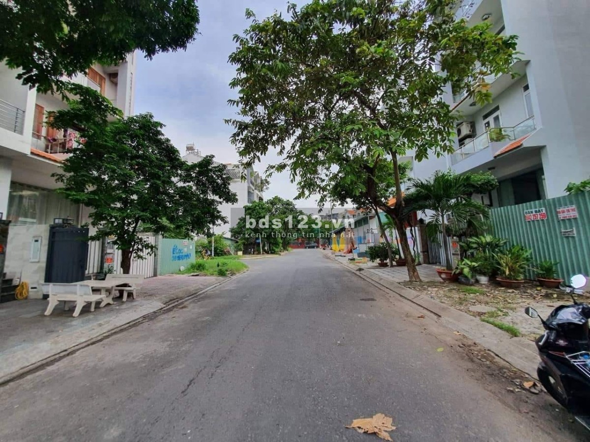Nhà hiếm bán khu Himlam Nguyễn Thị Thập diện tích 100m2 thang Máy + Hầm + 4 Tầng giá 26 tỷ