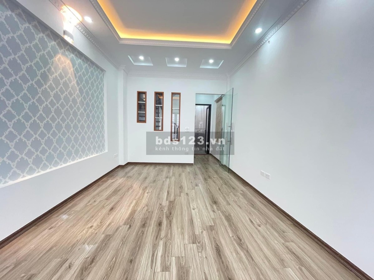 Bán nhà Đội Cấn hơn 5 tỷ lô góc 30m ra mặt ngõ ô tô tránh 5 tầng đúc mới tinh