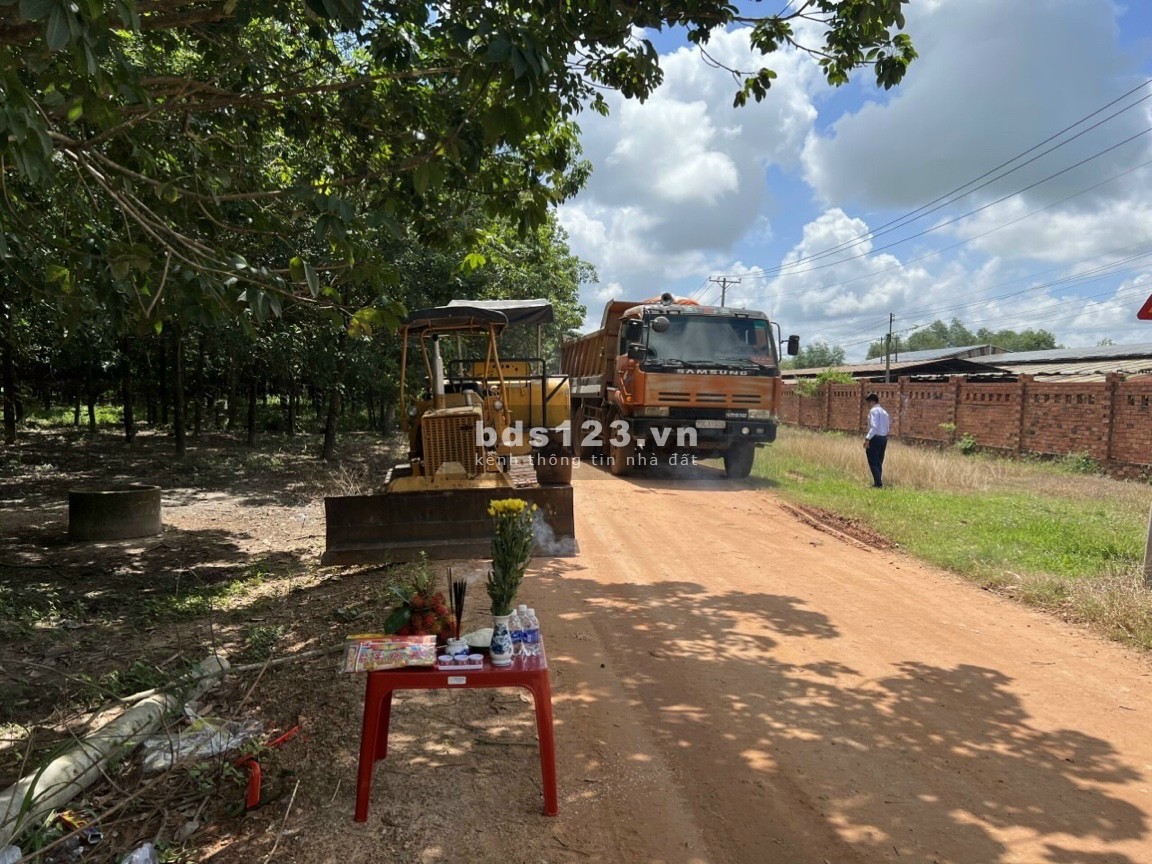 Đất nền thổ cư xây dựng tự do, sổ hồng riêng, khu dân cư đông đúc