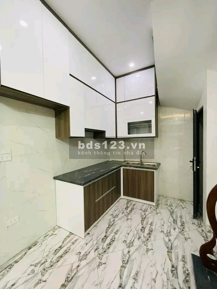 Gần phố tiện ích bạt ngàn khu dân trí cao ngõ trước nhà rộng thoáng an sinh đỉnh
