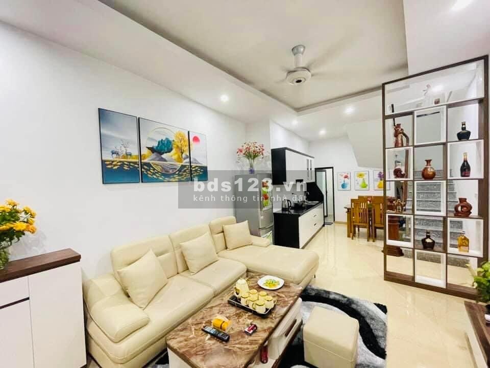 Bán nhà đường Lã Xuân Oai Quận 9 với 5 tỷ có ngay nhà 3lầu, 4PN + 4WC