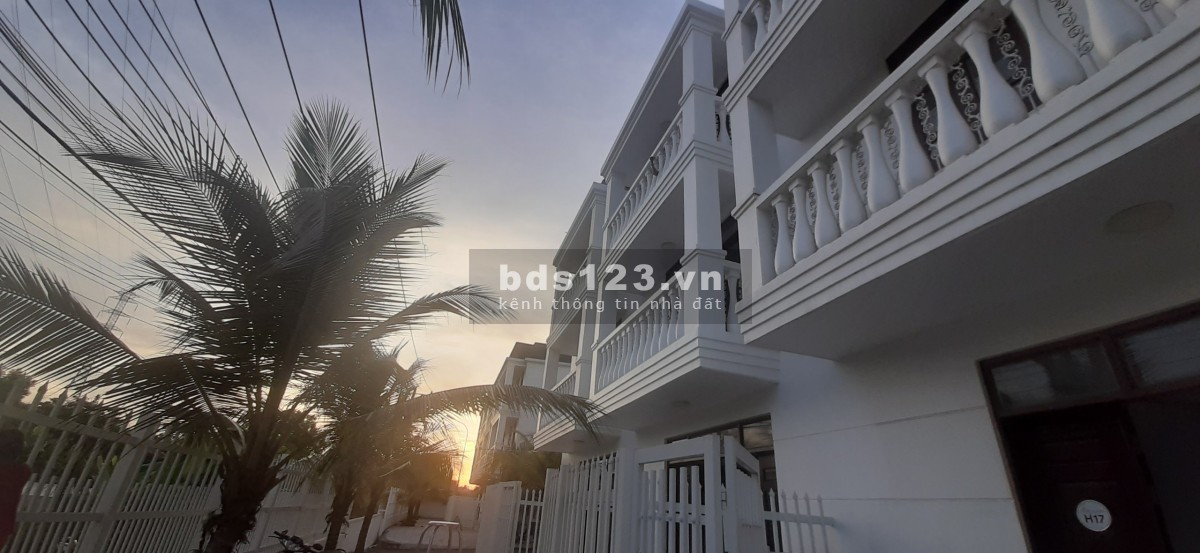 Bán gấp shophouse dự án Champaca, khu vực làng đại học đang phát triển rất mạnh đường Thống Nhất