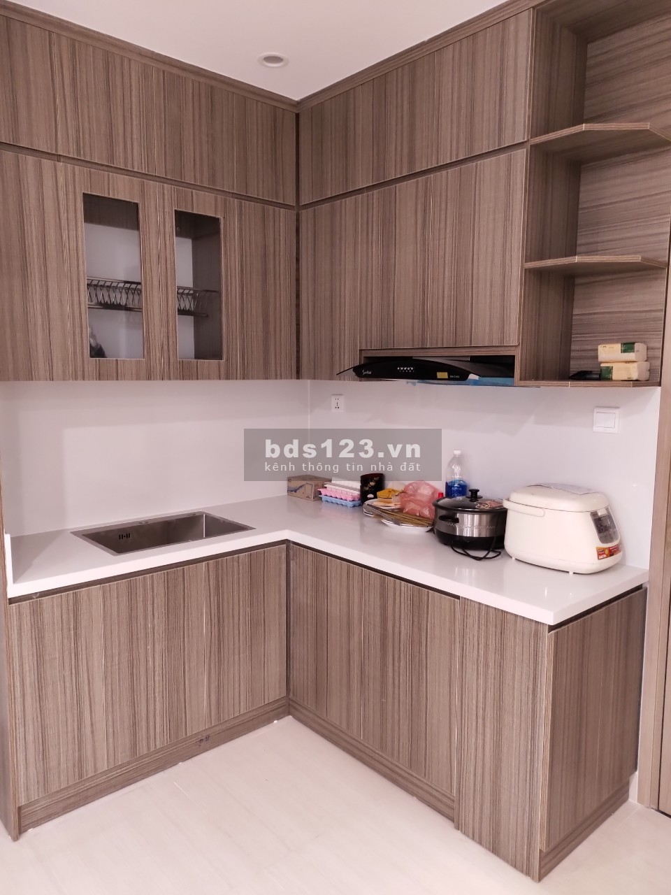 Cần bán căn hộ chung cư 75m2, 3 phòng ngủ giá 2,4 tỷ tại Vinhomes Ocean Park