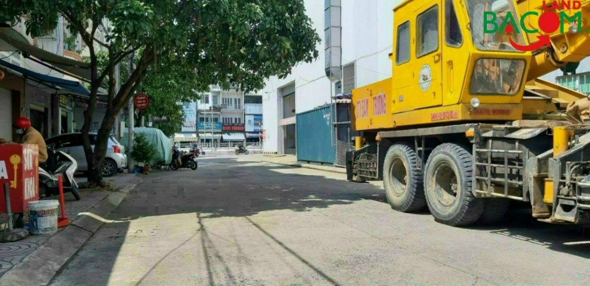 Chỉ 3,9 tỷ TL, bán nhà mặt tiền kinh doanh thuận lợi thông trực tiếp Đồng Khởi , bên hông BigC Tân