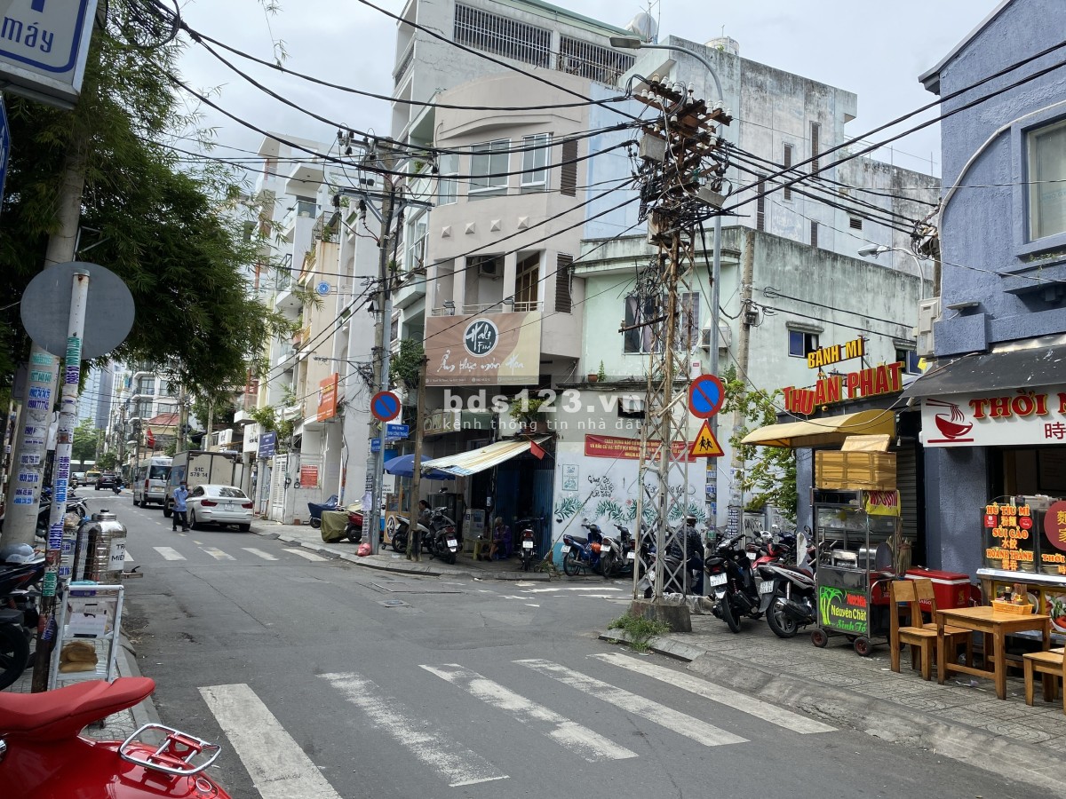 Mặt bằng ngay mặt tiền đường khu Tân Định sầm uất tiện kinh doanh mua bán
