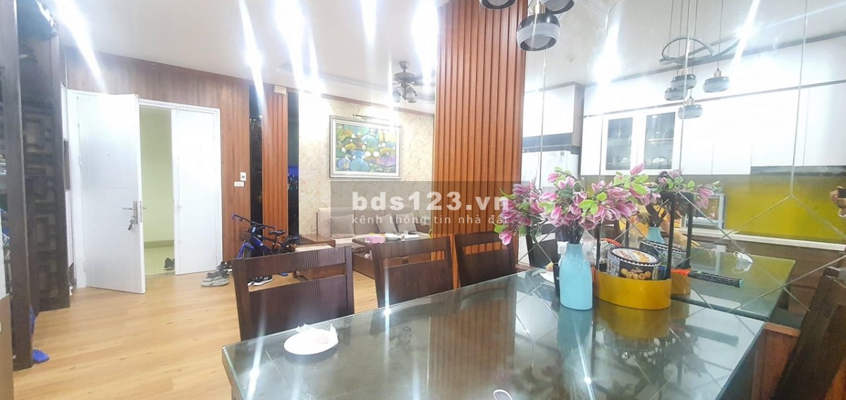 Chung cư VIP thuộc hộ khẩu Gia Thụy, được tặng full nội thất, xung quanh đa tiện ích