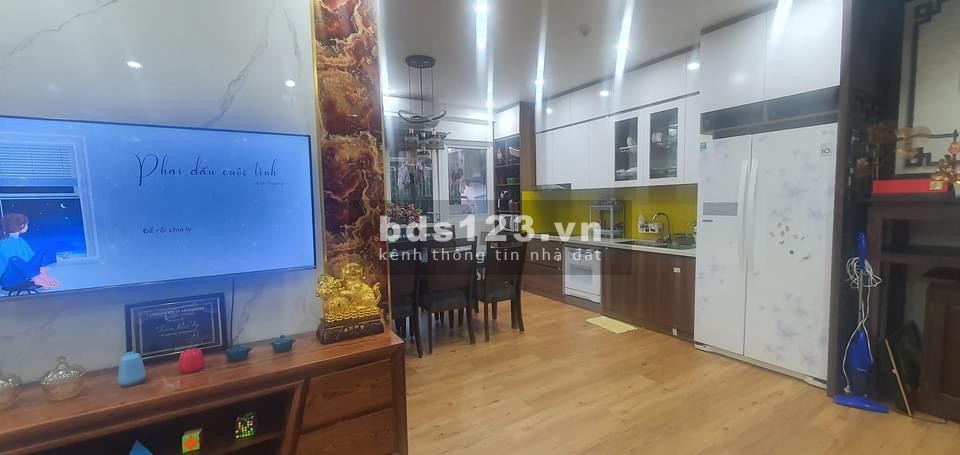 Chung cư VIP thuộc hộ khẩu Gia Thụy, được tặng full nội thất, xung quanh đa tiện ích