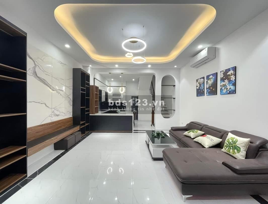 Chính chủ bán nhà Chùa Láng ngõ Ô tô 40m 5 tầng MT 5m giá 6.6 tỷ