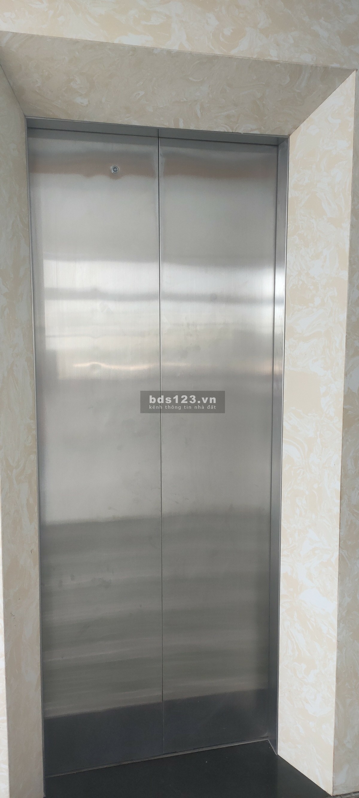 Bán cắt lỗ khách sạn đường Hậu Cần, Bãi Cháy, Quảng Ninh khu dân cư đông