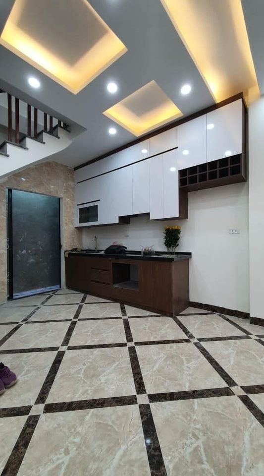 Chính chủ cần bán nhà đường Hoàng Mai rộng 10m ô tô bãi xe gần nhà yên tĩnh dt 45m, giá 3 tỷ