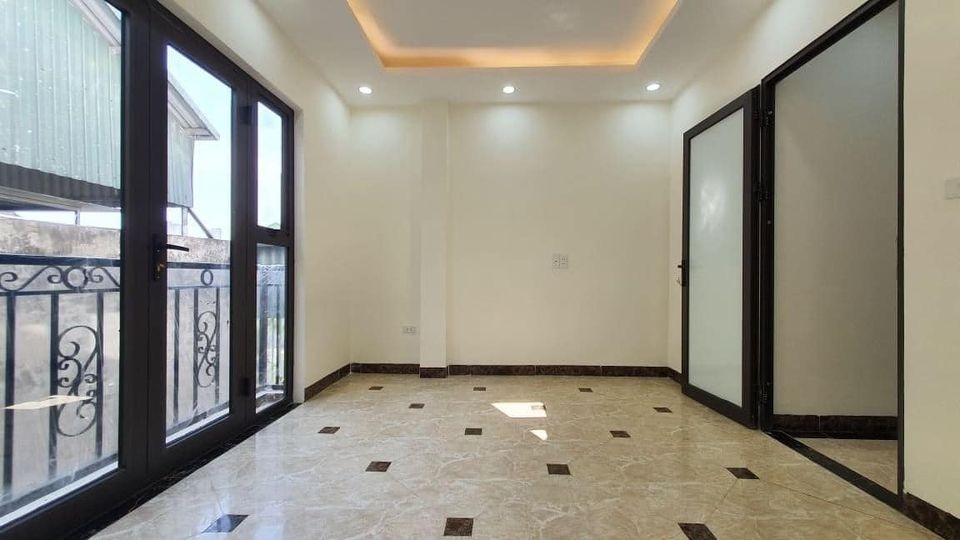 Chính chủ cần bán nhà đường Hoàng Mai rộng 10m ô tô bãi xe gần nhà yên tĩnh dt 45m, giá 3 tỷ