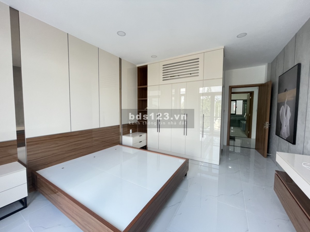 Bán nhà 3 lầu Full nội thất mặt tiền chợ Tỉnh Lộ 10 đầu Tên Lửa, sổ hồng riêng
